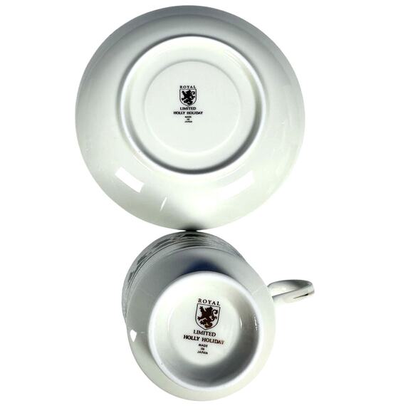 Royal Limited Holly Holiday Footed Cups and Saucers-Set of 4-Excellent! - Picture 5 of 5